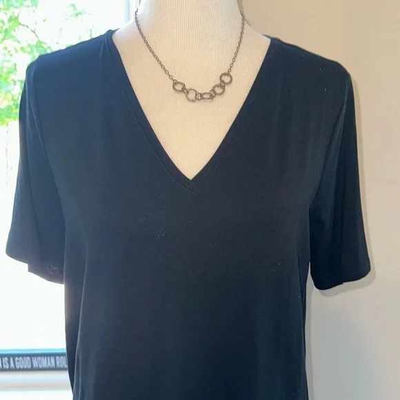 Eileen Fisher V-Neck SS Black Hi-lo Tunic Top, Medium, Like New - Picture 5 of 7